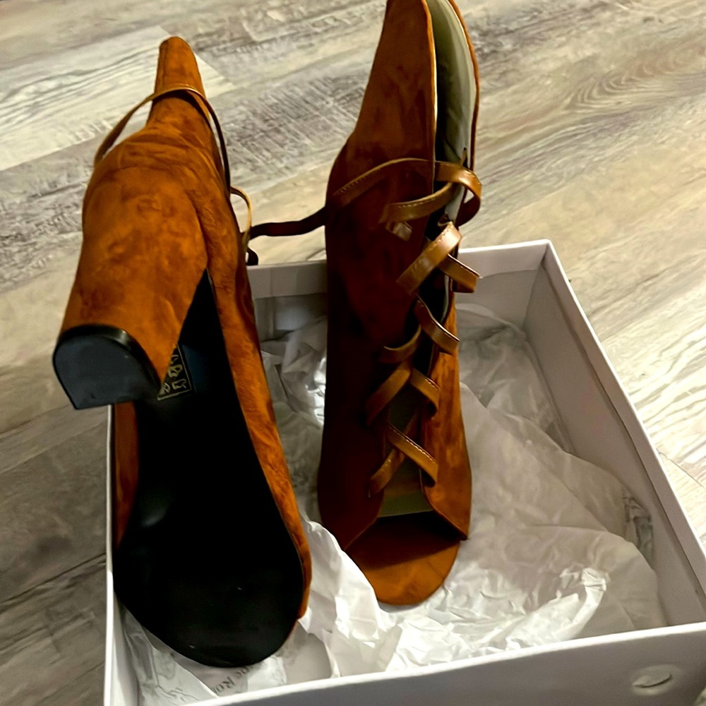Rusty camel color bootie boot (tie up)